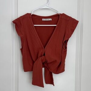 Abercrombie & Fitch Women's Red Tie-Front Crop Top